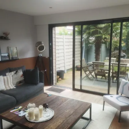 Holiday home Maison Avec Jardin Arbore Tram Vieux Lille Gare La Madeleine (Nord)