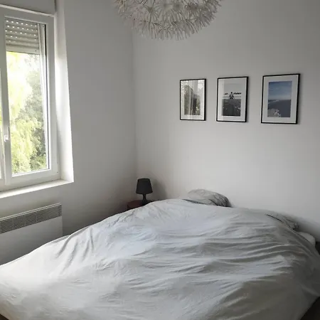 Holiday home Maison Avec Jardin Arbore Tram Vieux Lille Gare La Madeleine (Nord)